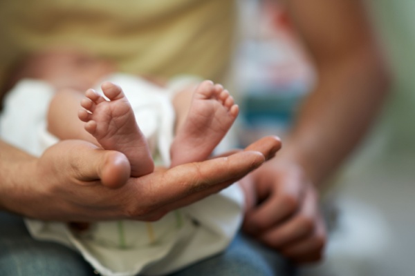 Congé supplémentaire de naissance : bientôt effectif ?